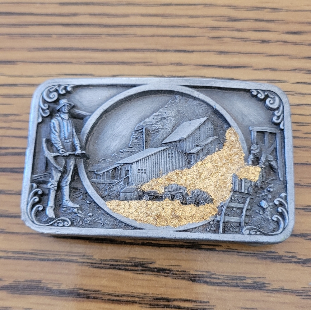 Siskiyou 1983 Vintage Belt Buckle With Gold